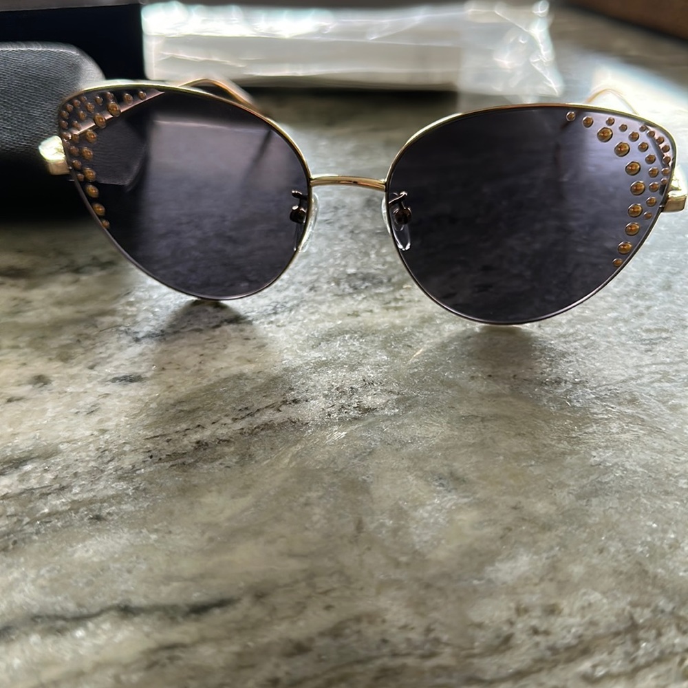 Furla Cat Eye Brown Tone Gold frame Studded Sunglasses Very stylish!
BRAND NEW